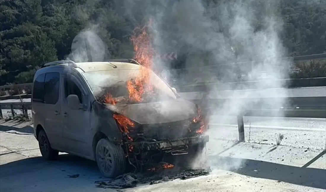 Bodrum’da Ticari Araçta Yangın Çıktı Bodrum'da seyir halindeki hafif ticari araçta yangın hasara yol açtı,