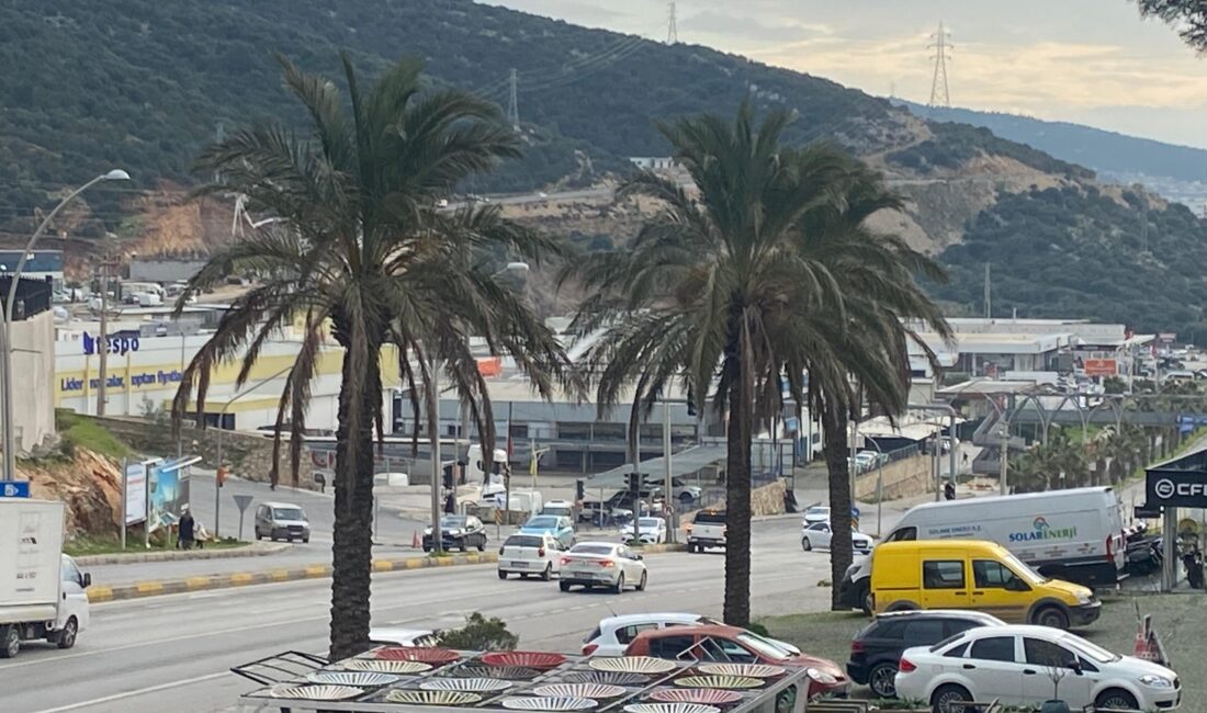 Bodrum Atatürk Caddesi Kavşağında Tehlike Çanları Çalıyor! 2 gündür çalışmayan trafik ışıkları, Bodrum Atatürk Caddesi kavşağında araç