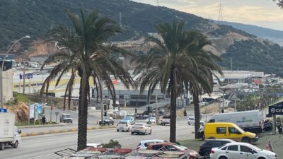 2 gündür çalışmayan trafik ışıkları, Bodrum Atatürk Caddesi kavşağında araç