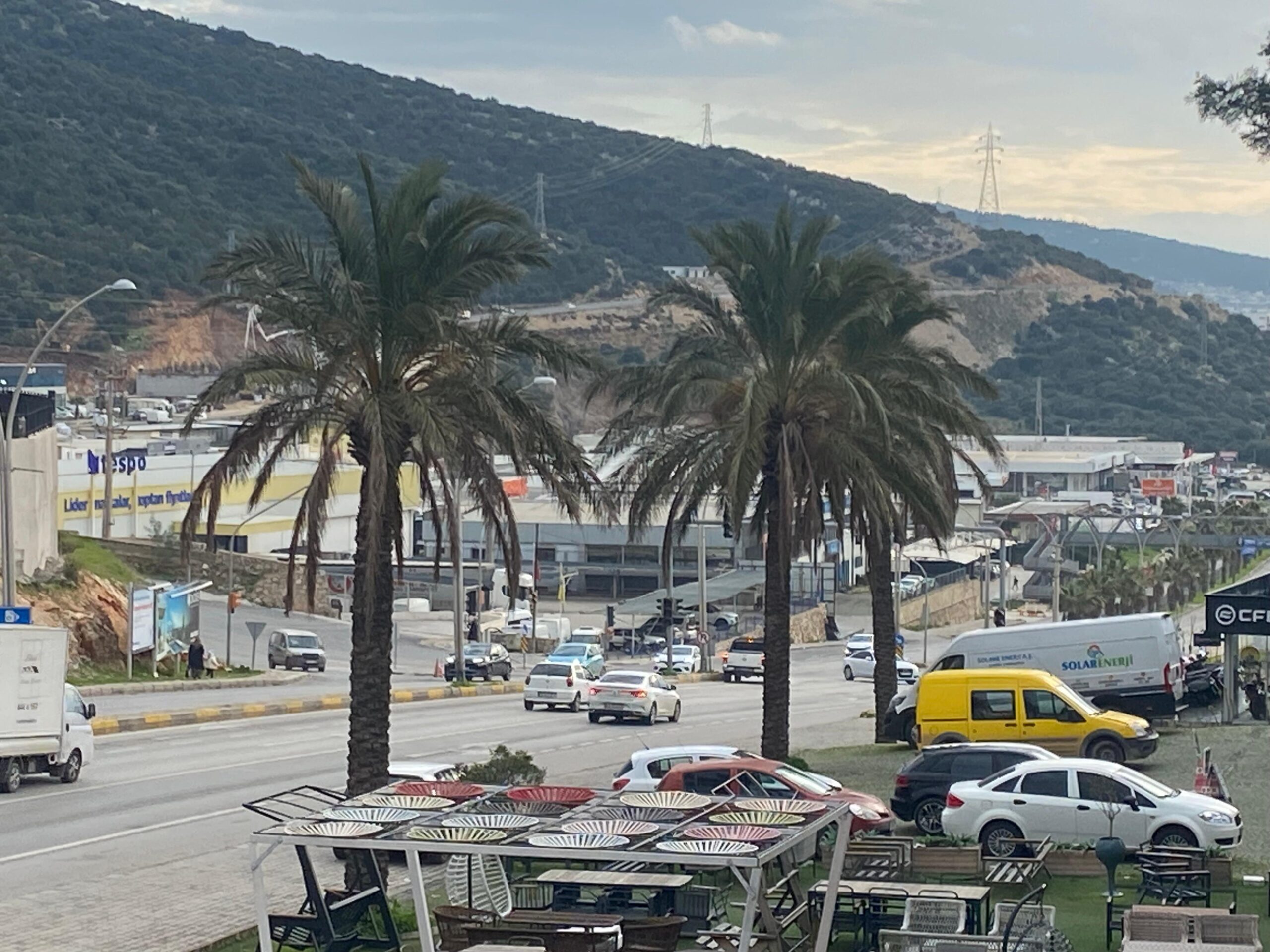 2 gündür çalışmayan trafik ışıkları, Bodrum Atatürk Caddesi kavşağında araç