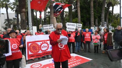 Bodrum’da emekliler, geçim sıkıntısına karşı seslerini yükseltmek için meydanlara indi.