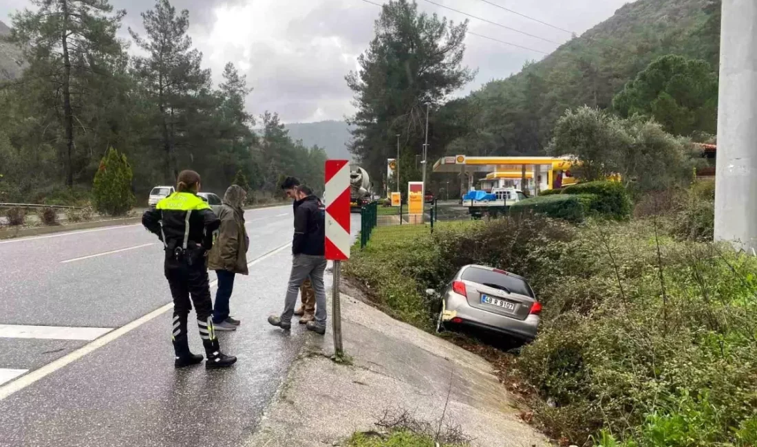 Otomobil Kanala Uçtu, Sürücü Yaralı Kurtuldu Muğla'nın Marmaris ilçesinde kontrolden çıkan bir otomobil, yol kenarındaki sulama