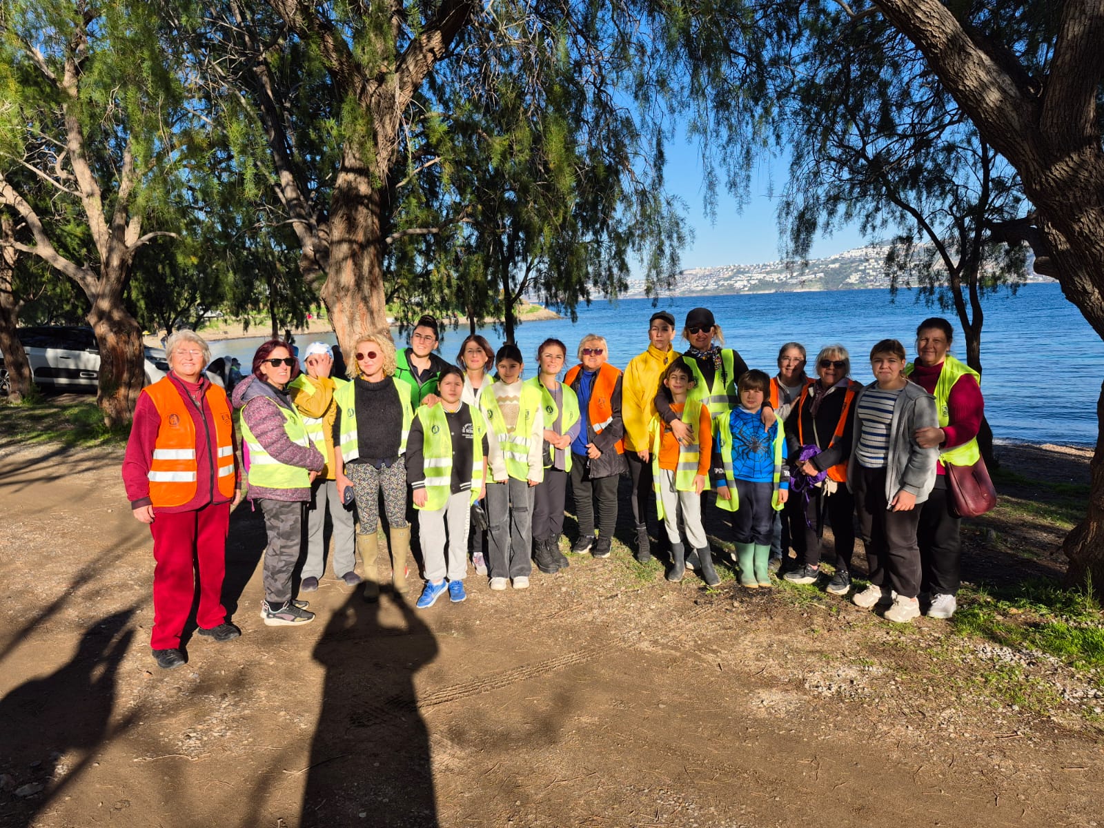 Küdür Halk plajı temizlendi. “Mis Gibi 1 Bodrum” platformunun öncülüğünde