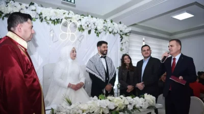 Muğla Valisi İdris Akbıyık, Gazze asıllı bir çiftin düğününe katılarak