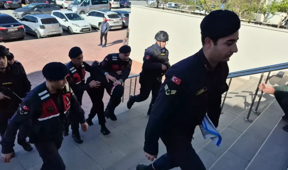 Kırmızı Bültenle Aranan İsveçli Bodrum’da Yakalandı Uluslararası düzeyde kırmızı bültenle aranan Michael Lindström, Bodrum’da düzenlenen operasyonla