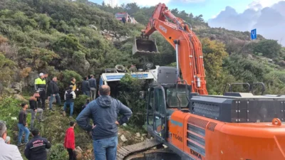 Yalıkavak Bodrum yolunda kontrolden çıkan bir kamyonet uçuruma yuvarlandı. Araçta