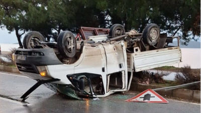 Bodrum Güvercinlik yolunda kontrolden çıkan bir kamyonet, yağış nedeniyle kayganlaşan