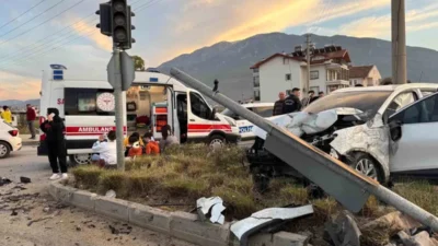 Fethiye'de meydana gelen trafik kazasında, 2'si çocuk olmak üzere toplam