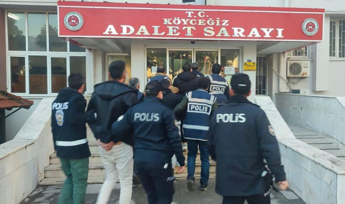 4 Şüpheli Tutuklandı Muğla’nın Köyceğiz ilçesinde gasp ihbarı üzerine başlatılan operasyonda 4 kişi