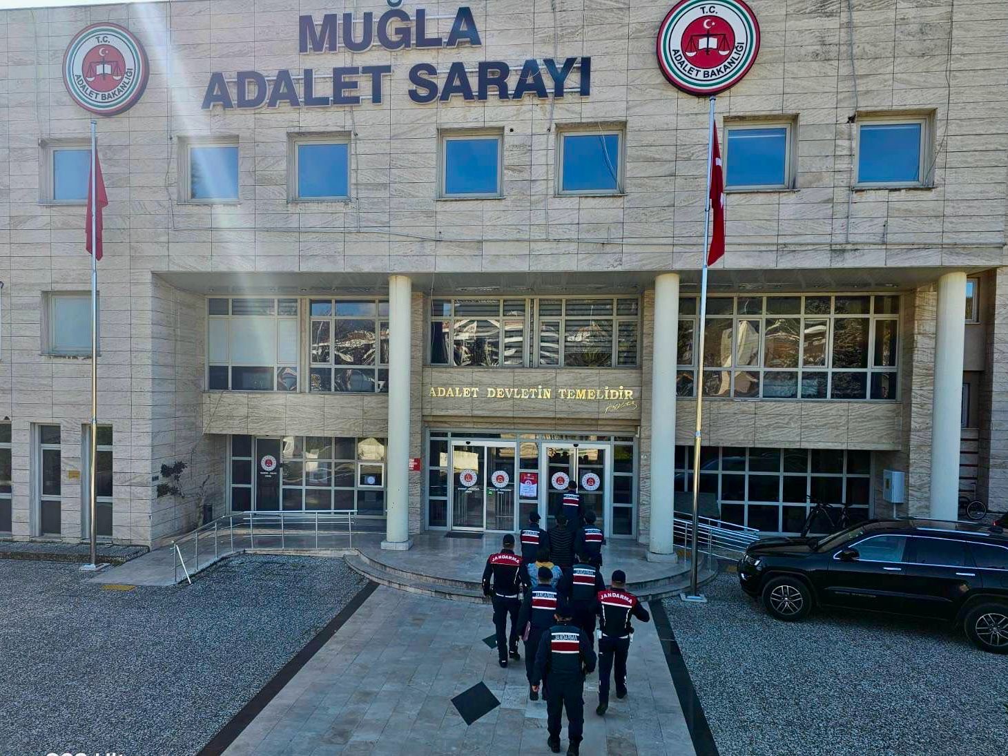Suç Örgütü Lideri Tutuklandı 11 yıl 6 ay hapis cezası olan O.K. ve 5
