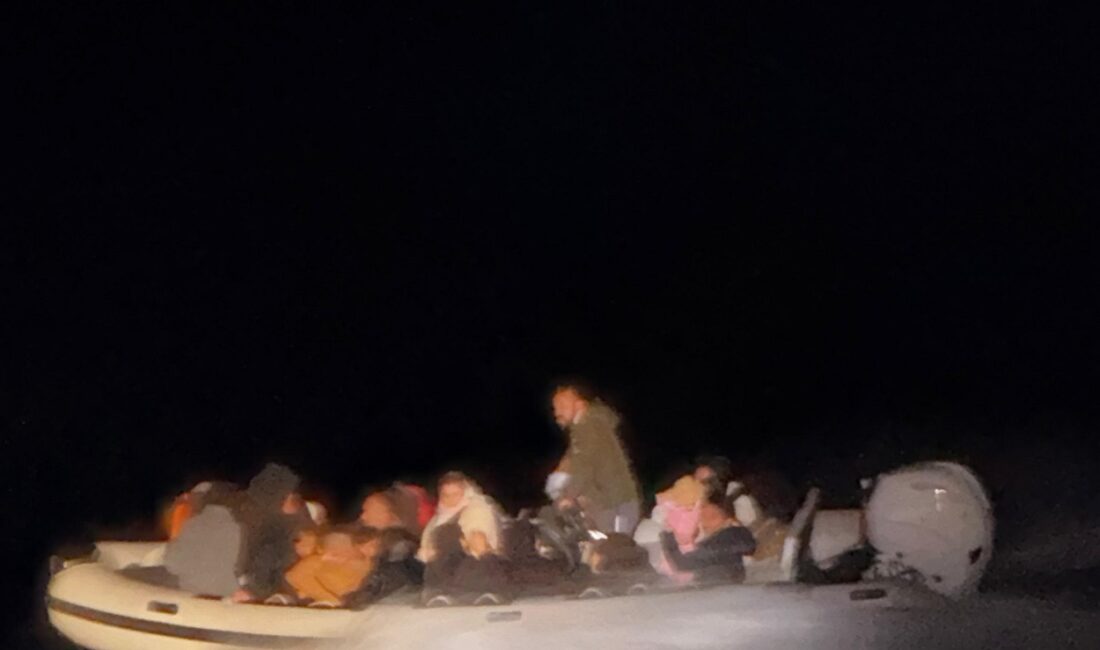 Muğla’nın Bodrum ilçesi açıklarında düzenlenen operasyonda 7’si çocuk 13 düzensiz