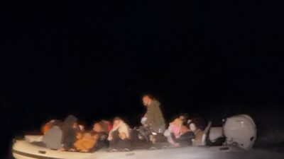 Muğla’nın Bodrum ilçesi açıklarında düzenlenen operasyonda 7’si çocuk 13 düzensiz