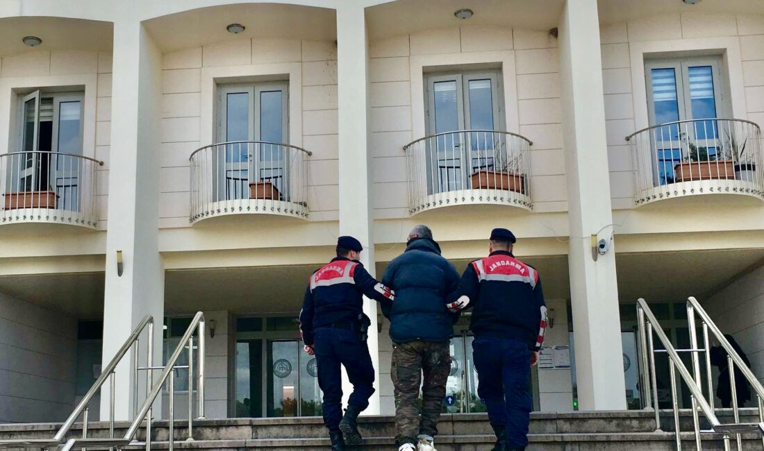 Bodrum’da Aranan Şahıs Yol Kontrolünde Yakalandı Muğla İl Jandarma Komutanlığı ekipleri, hakkında 12 yıl kesinleşmiş hapis