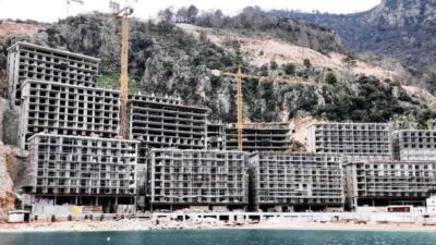 Muğla Çevre ve Şehircilik İl Müdürlüğü, mühürlenen inşaat için yıkım