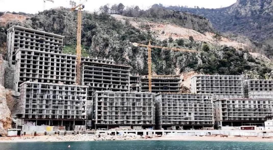 Muğla Çevre ve Şehircilik İl Müdürlüğü, mühürlenen inşaat için yıkım