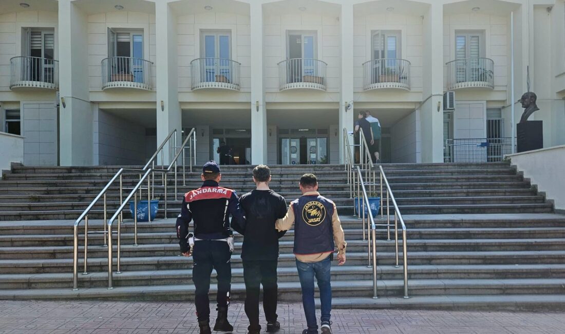 Uyuşturucu Ticareti ve Kaçma Suçlarından Aranan Şahıs Bodrum’da Yakalandı Muğla İl Jandarma Komutanlığı ekiplerinin aranan şahısların yakalanmasına yönelik yürüttüğü