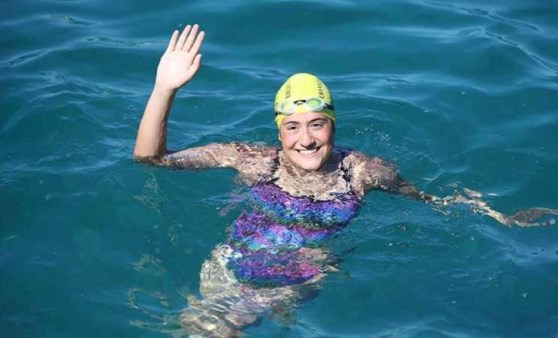 Milli yüzücümüz Aysu Türkoğlu, bir kez daha adını tarihe yazdırdı.