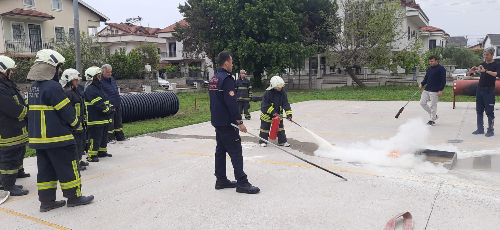 Muğla Büyükşehir Belediyesi, il genelinde başlattığı gönüllü itfaiyecilik eğitimleriyle afetlere