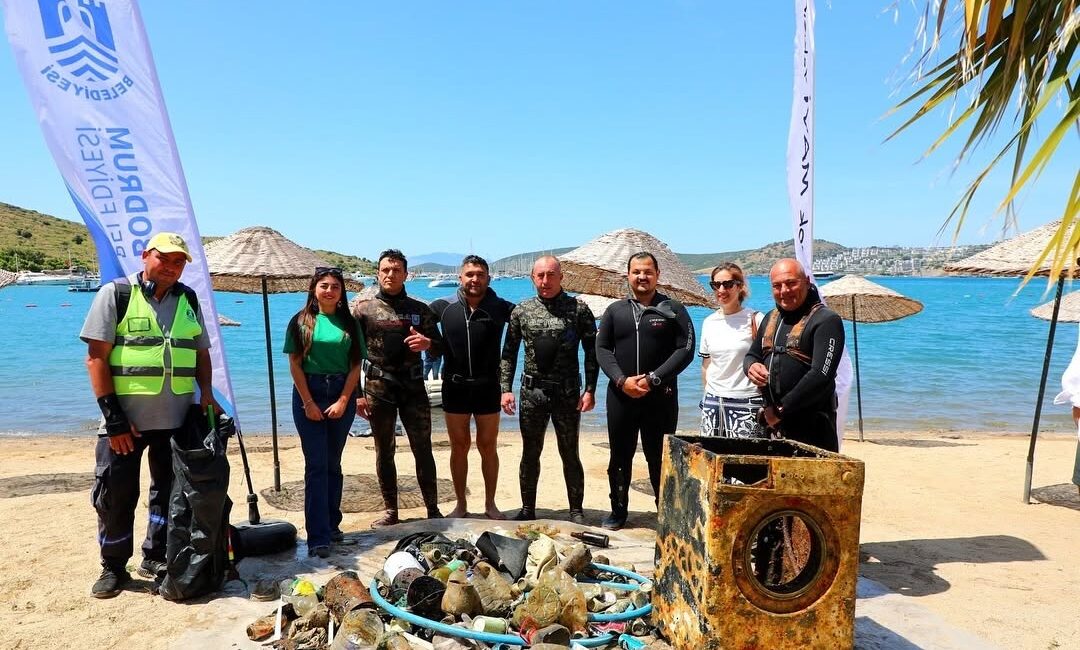 Denizden Çamaşır Makinesi Çıktı Bodrum Belediyesi tarafından “Denize En Çok Mavi Yakışır” sloganıyla 11