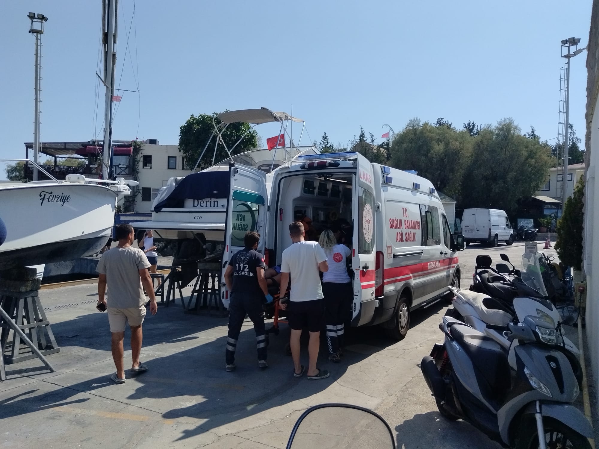 Bodrum’da, günlük gezi teknesinde düşerek yaralanan tekne personeli, Bodrum Deniz