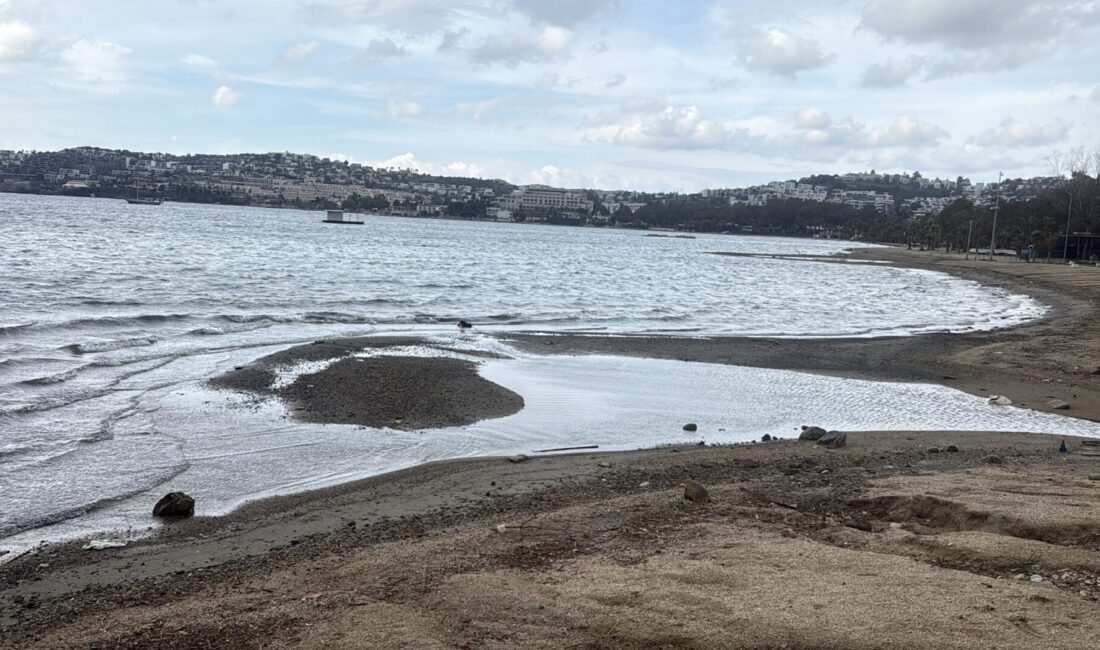 Muğla’nın Bodrum ilçesinde deniz suyunda yaşanan belirgin çekilme, Gümbet ve