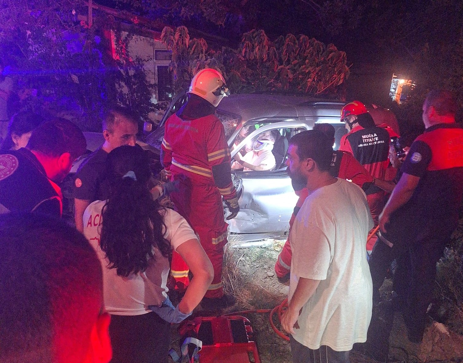 Emecik Mahallesi'nde iki aracın karıştığı trafik kazasında bir kişi Peugeot