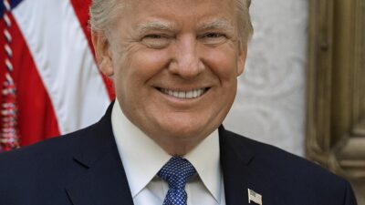 Yüksek Mahkeme, Trump'ın oy pusulası düzenlemelerini askıya aldı.