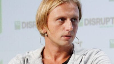 Revolut, sahte bir devlet kurumu e-postası aracılığıyla müşteri verilerinin sızdırıldığını