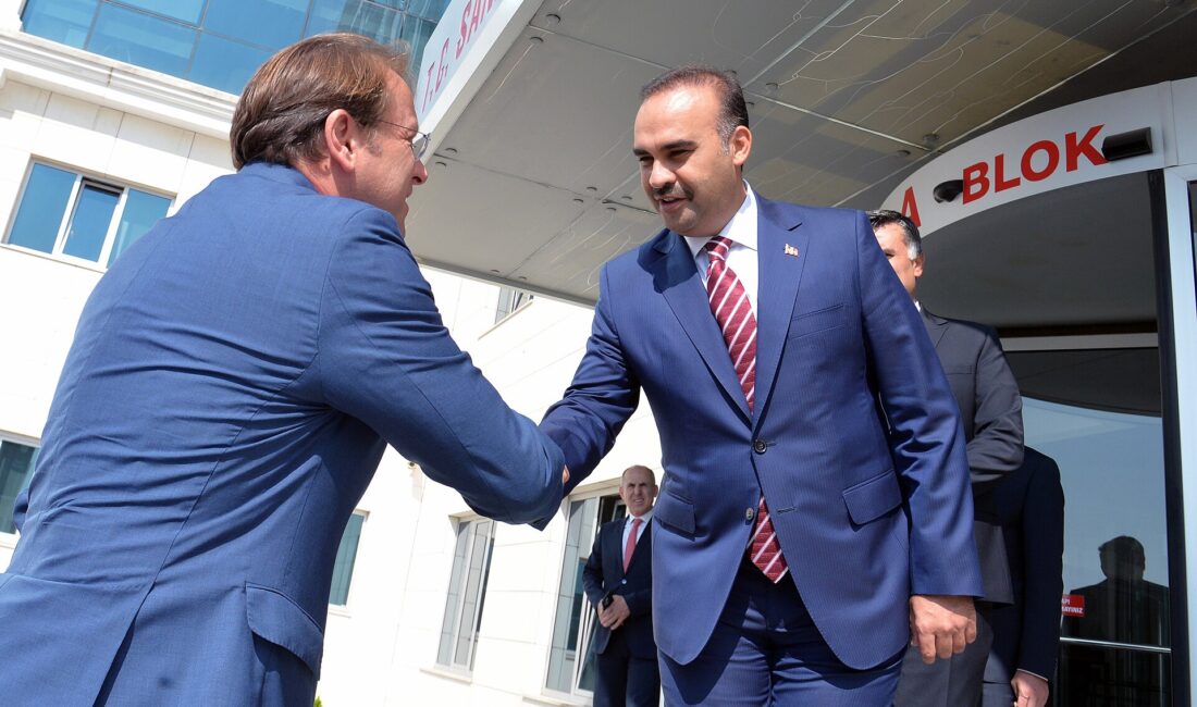 Türkiye, NASA’nın Artemis Accords’a Katıldı Türkiye, NASA'nın Artemis Accords'unun 71.