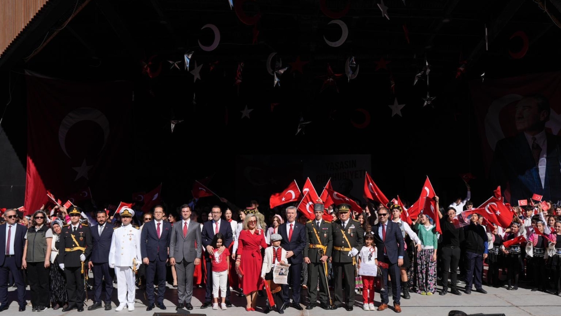 Bodrum’da Cumhuriyet Bayramı Coşkuyla Kutlandı Cumhuriyetin 103. yılı etkinlikleri Bodrum'da çeşitli kutlamalarla gerçekleştirildi.