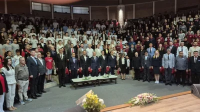 Konacık Mahallesi'ndeki etkinlikte, gençlerin geliştirdiği savunma ve afet teknolojileri sergilendi.