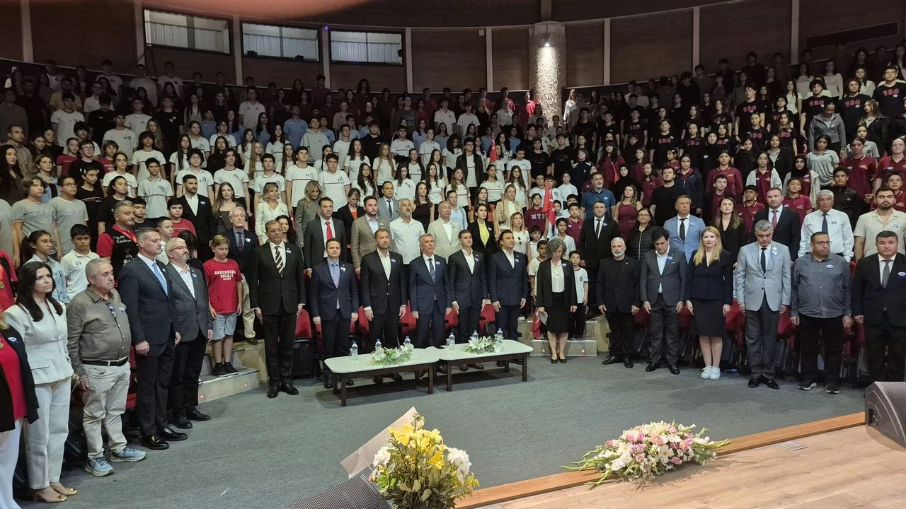 Konacık Mahallesi'ndeki etkinlikte, gençlerin geliştirdiği savunma ve afet teknolojileri sergilendi.