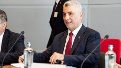 BIST 100 endeksi, Çarşamba günü %2.79 düşüşle 11,947.18 puana geriledi.