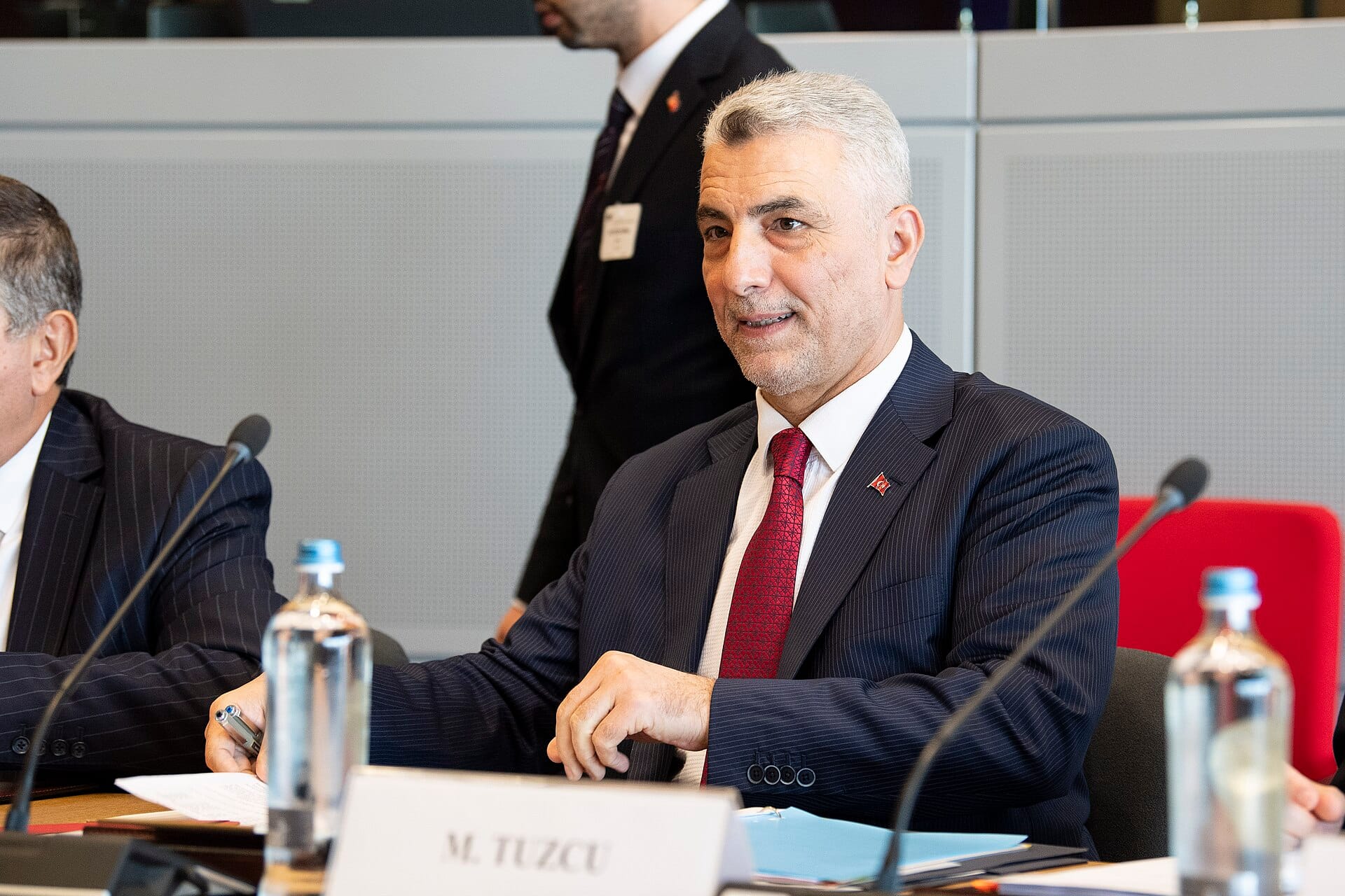 BIST 100 endeksi, Çarşamba günü %2.79 düşüşle 11,947.18 puana geriledi.