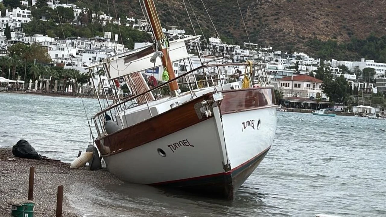 Bodrum'da etkili olan sağanak ve kuvvetli rüzgar, 15 metrelik bir