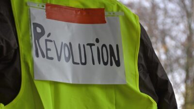 Fransa'da son günlerde yaşanan protestolar, polis şiddeti ve kamu borcu